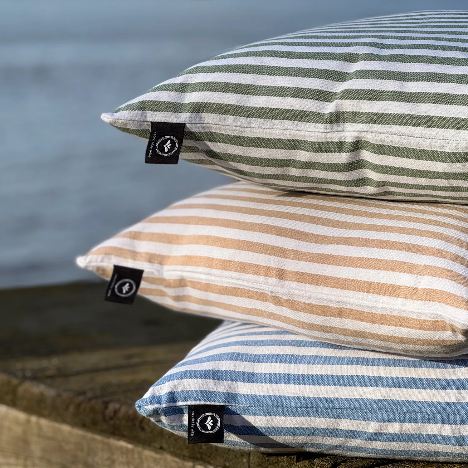 Kissen in grünen, blauen und brauen Streifen im Nordic Style von By Wille